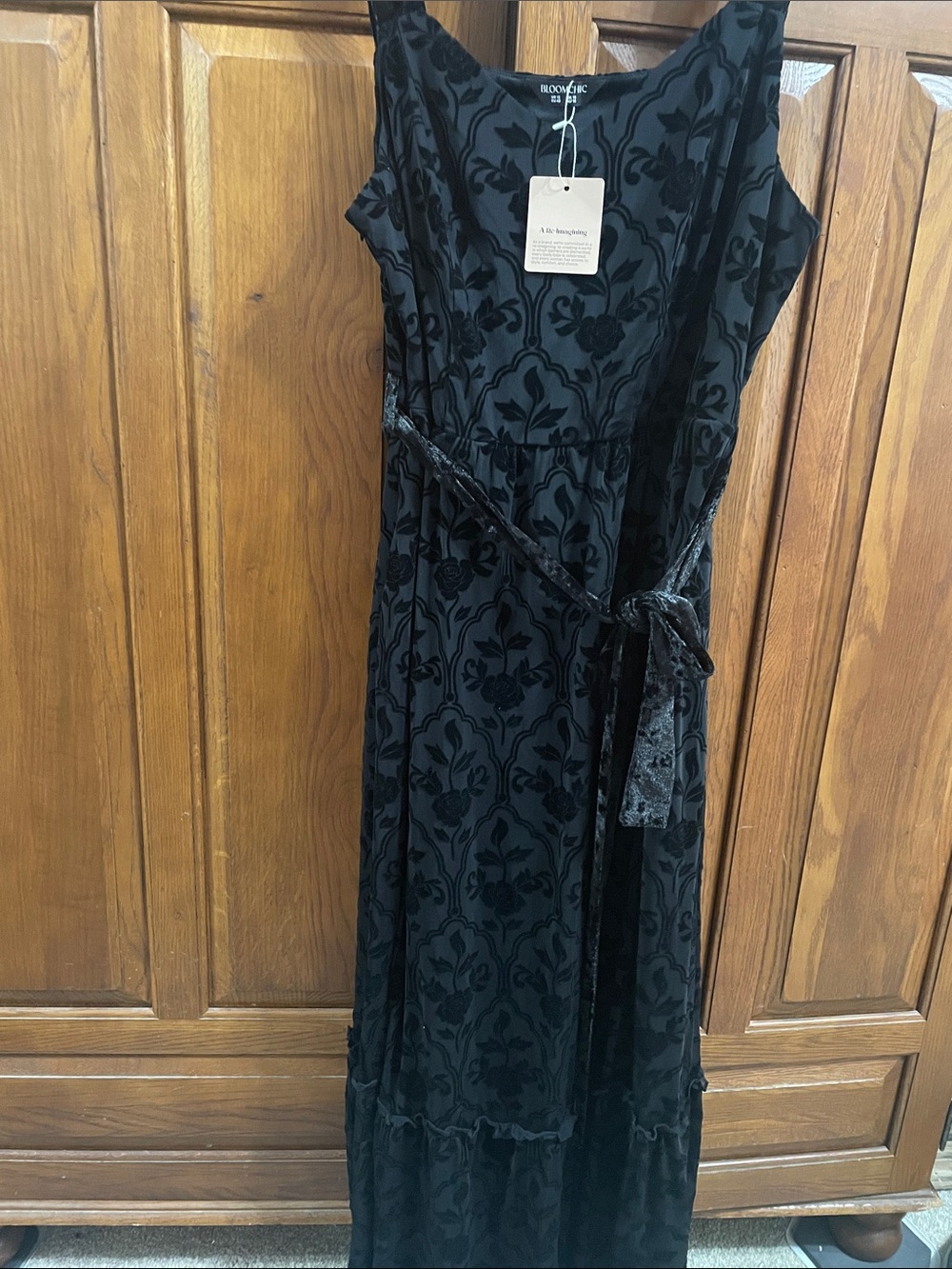 BloomChic Black velvet floral dress w side zipper NEW Sz. 12
